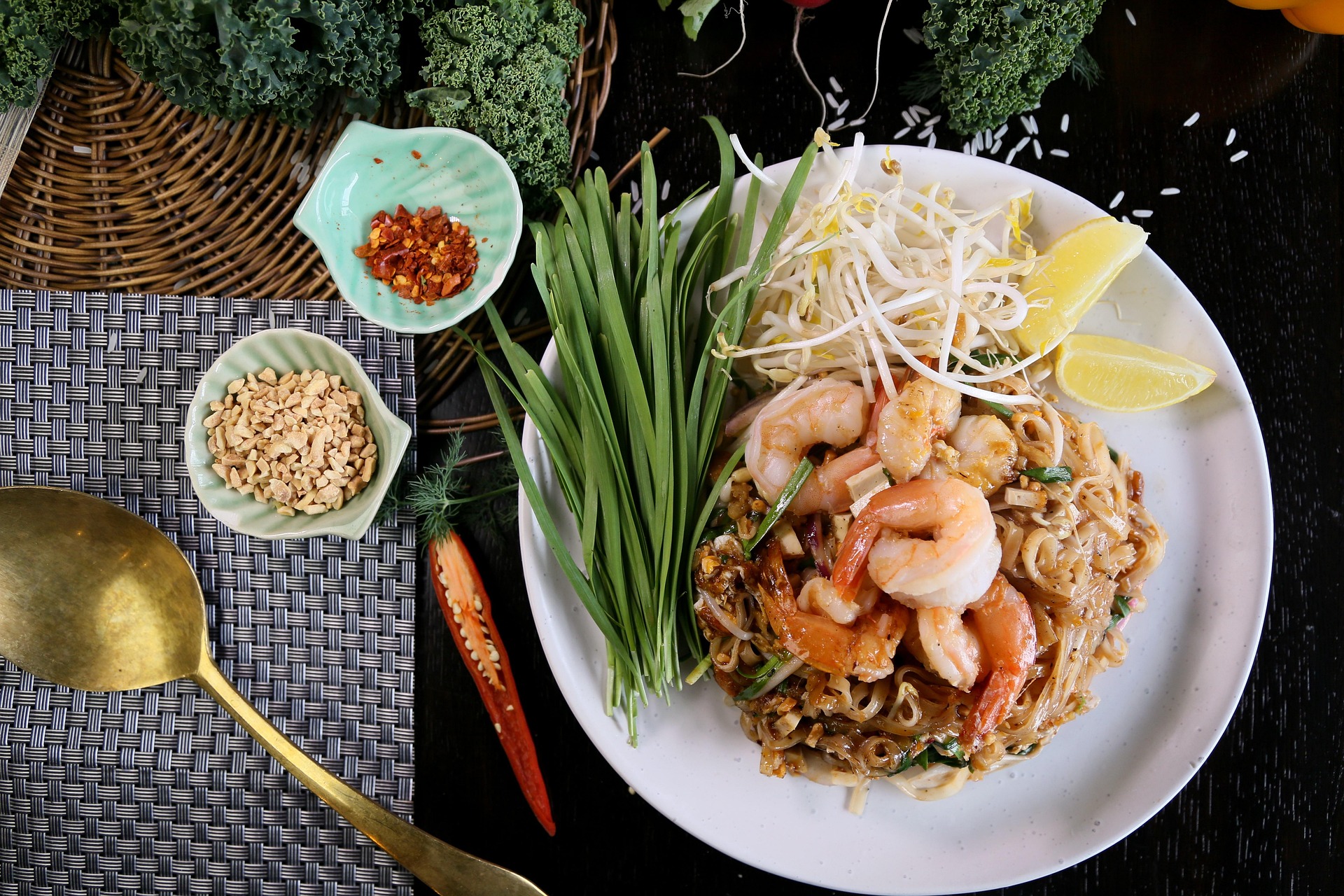 Pad thai pair with rosé